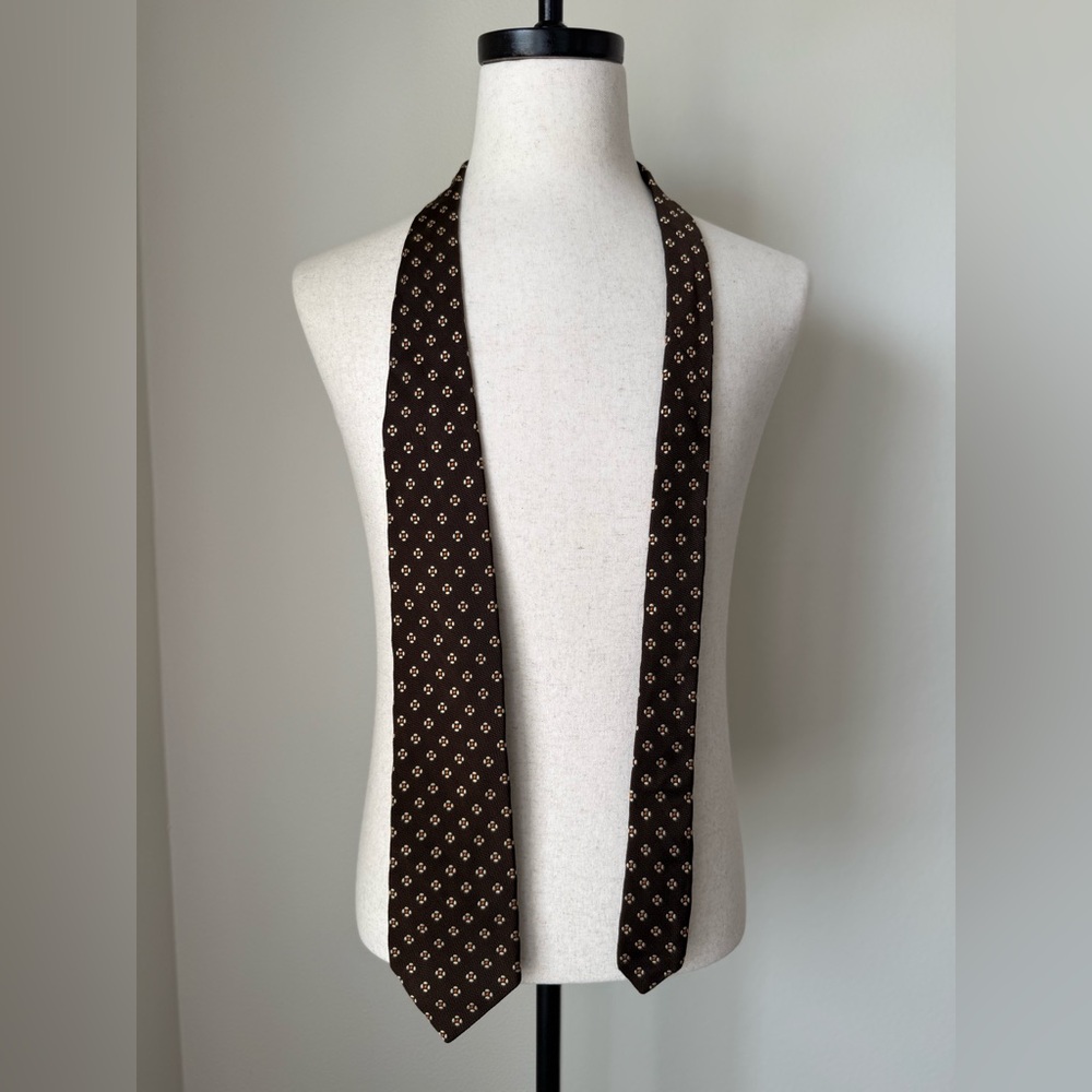 Gucci, Salvatore Ferragamo, Gino Versache, Burberry Men Tie’s Set - Picture 11 of 12